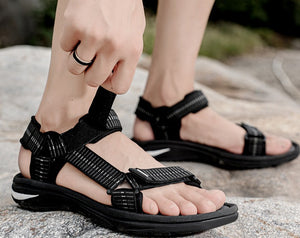 James™ zwarte geprinte band lichtgewicht outdoor sandalen