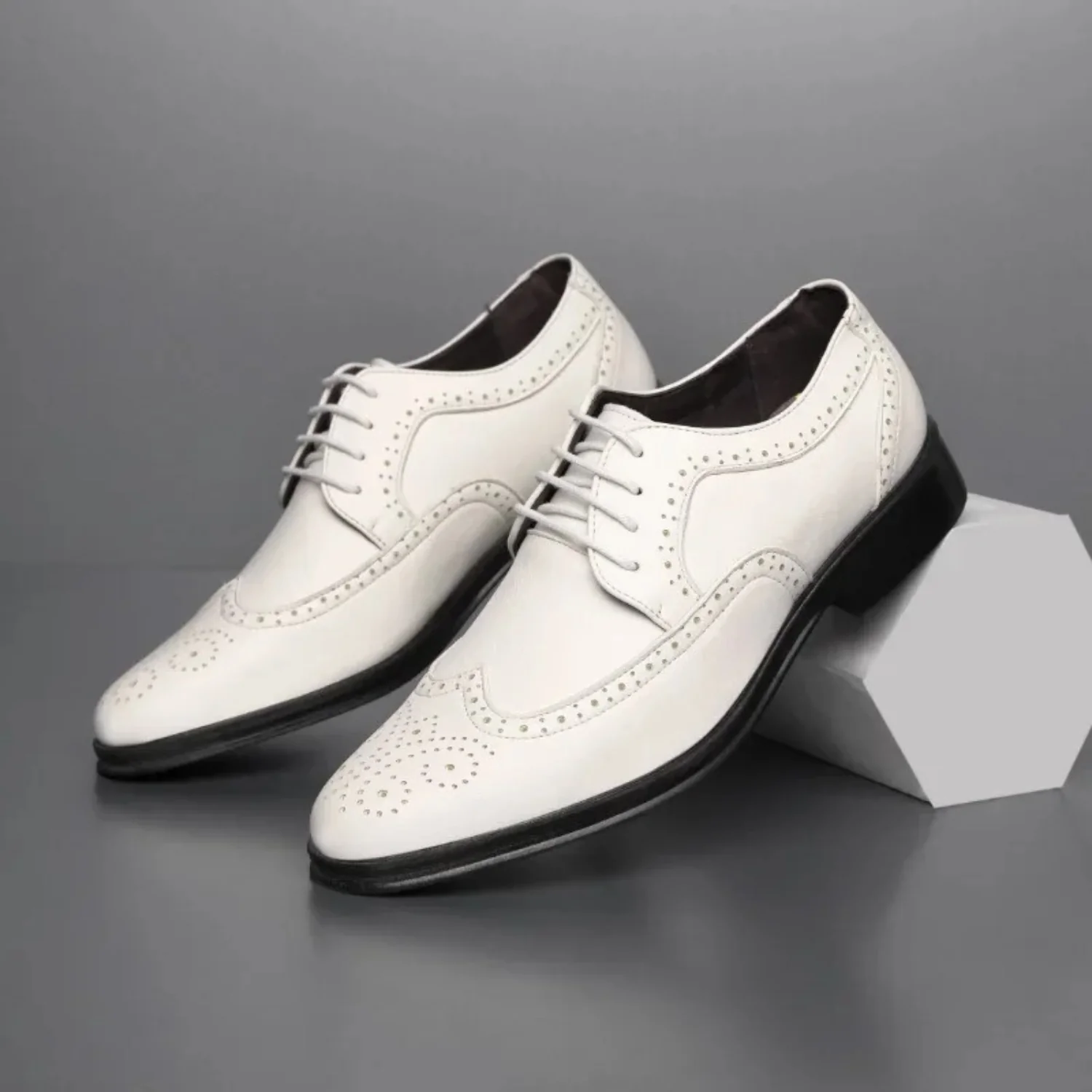 LuxVest - Heren Brogue Geklede Schoenen van Imitatieleer met Wingtip Details, Vetersluiting, Klassiek Ontwerp