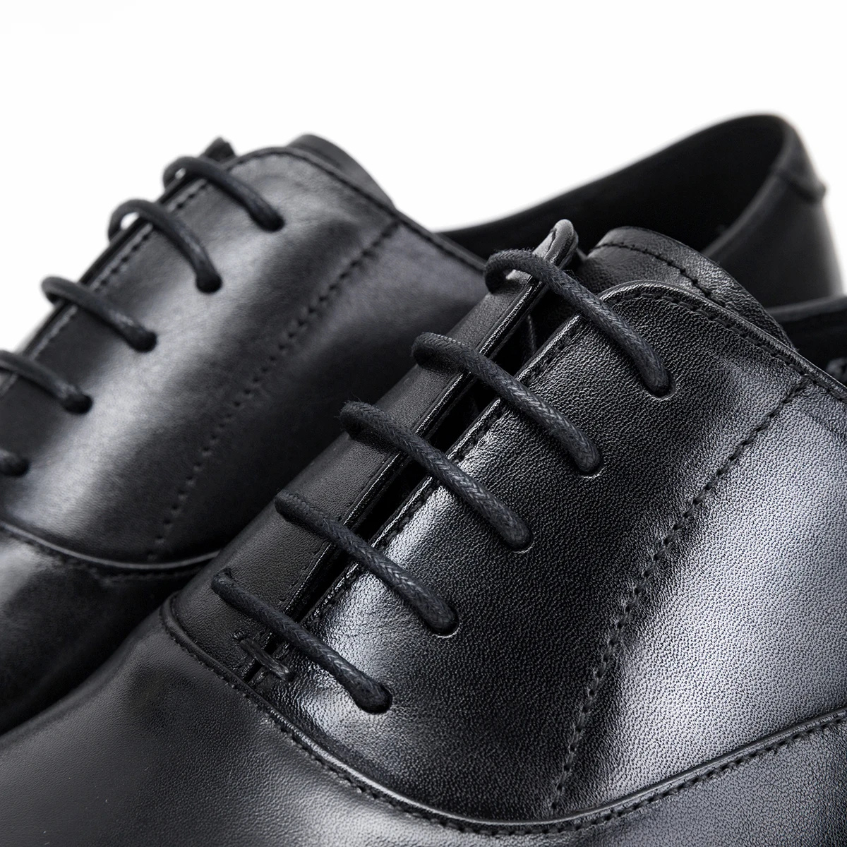 Tenholm - Nette Heren Schoenen van Leer met Cap Toe en Elegant Ontwerp